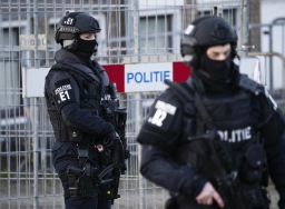 Pengadilan Belanda menghukum 17 anggota geng kriminal bawah tanah