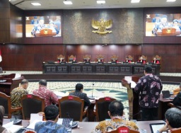 Sidang PHPU, pernyataan Ketua Bawaslu soal Jokowi bagi-bagi bansos tak sensitif