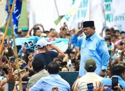 Seberapa efektif bansos mengerek raupan suara Prabowo-Gibran?