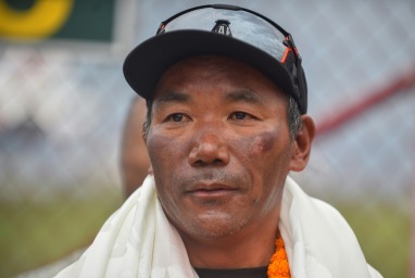'Manusia Everest' Nepal klaim mencatat rekor capai puncak Everest ke-29 kali