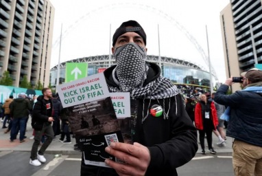 FIFA menunda keputusan atas permintaan Palestina menendang Israel 