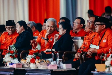 Menerka tugas baru Ganjar-Mahfud setelah tak dipensiunkan Megawati