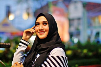 Cara membedakan hijab Buttonscarves original dan abal-abal