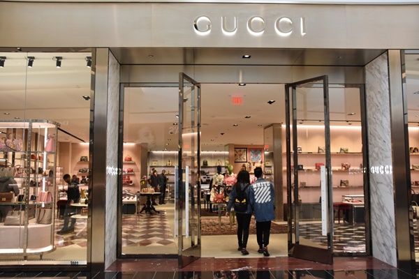 Gucci stop penggunaan bulu binatang 