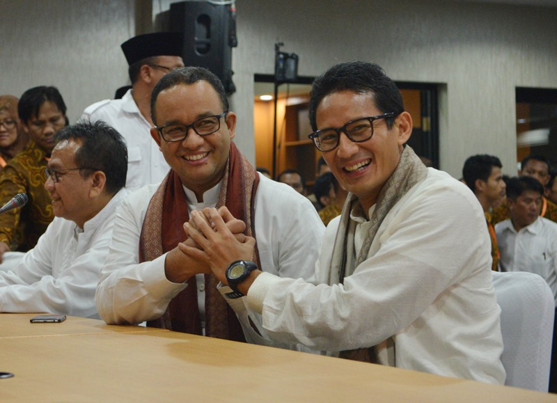 Dilantik, Anies-Sandi resmi pimpin DKI Jakarta