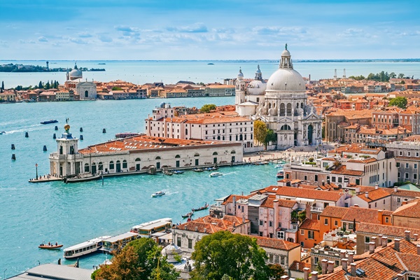 Milan dan Venice ajukan refrendum otonomi 