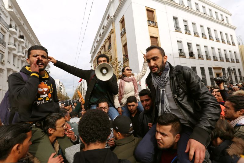 Pajak dan kebutuhan makanan naik, rakyat Tunisia unjukrasa