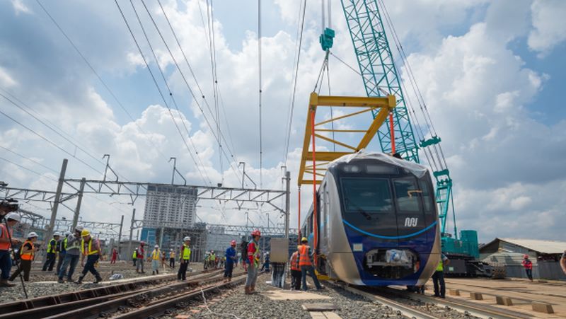 Genjot target operasi, MRT tiba di Jakarta