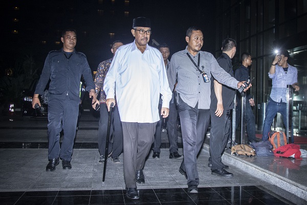 OTT Bupati Bandung Barat, Abu Bakar tiba di KPK