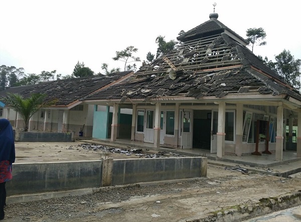 Gempa Banjarnegara: 2 orang tewas & ratusan rumah ambruk