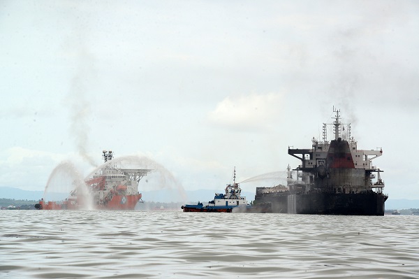 Kapal meledak, sengkarut transportasi laut Jakarta disorot