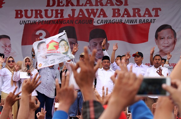 Saat buruh minta Prabowo tandatangani kontrak politik
