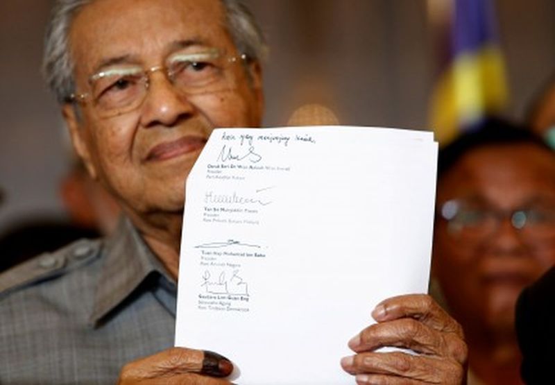 Najib Razak terima keputusan rakyat Malaysia