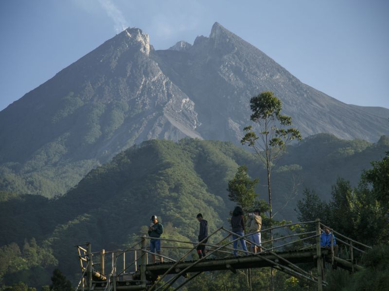 Gunung Merapi meletus freatik, masyarakat diimbau tenang