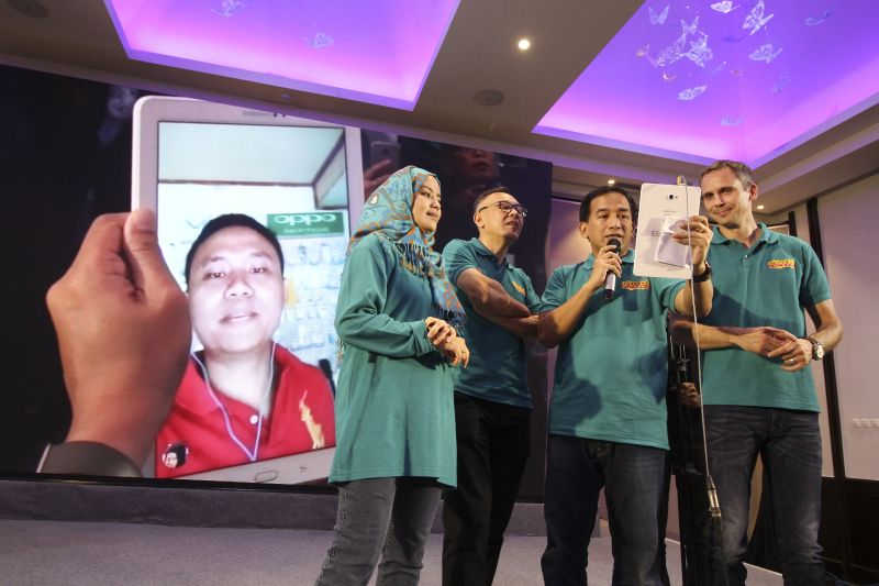 Indosat melihat peluang dari aturan registrasi kartu perdana