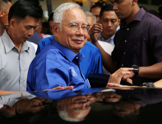 Najib Razak mengundurkan diri sebagai Presiden UMNO