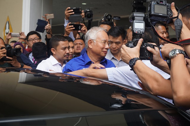 Polisi Malaysia grebek apartemen keluarga Najib Razak