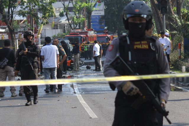 Tim Penjinak Bom ledakkan sisa bom di GKI Diponegoro Surabaya