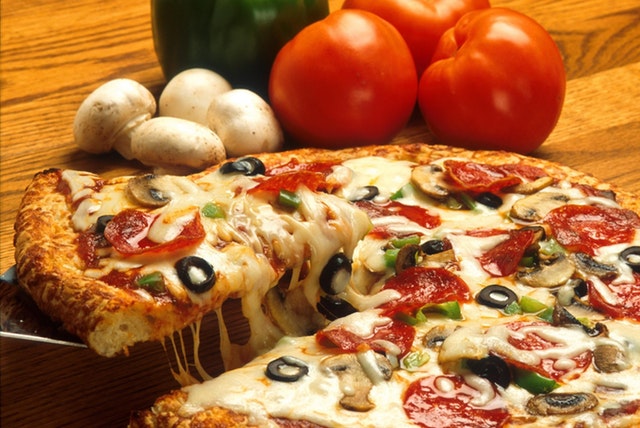 Guna Timur Raya dan Pizza Hut resmi listing di BEI 