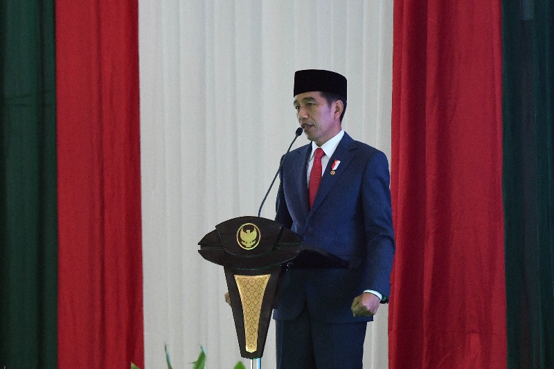 Jokowi tegaskan tidak boleh ada jalan rusak 