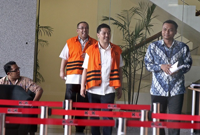 KPK perpanjang penahanan Wali Kota Kendari & ayahnya