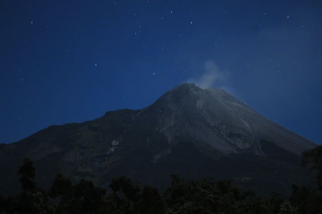 Masyarakat diimbau tak panik dengan asap solfatara Gunung Merapi