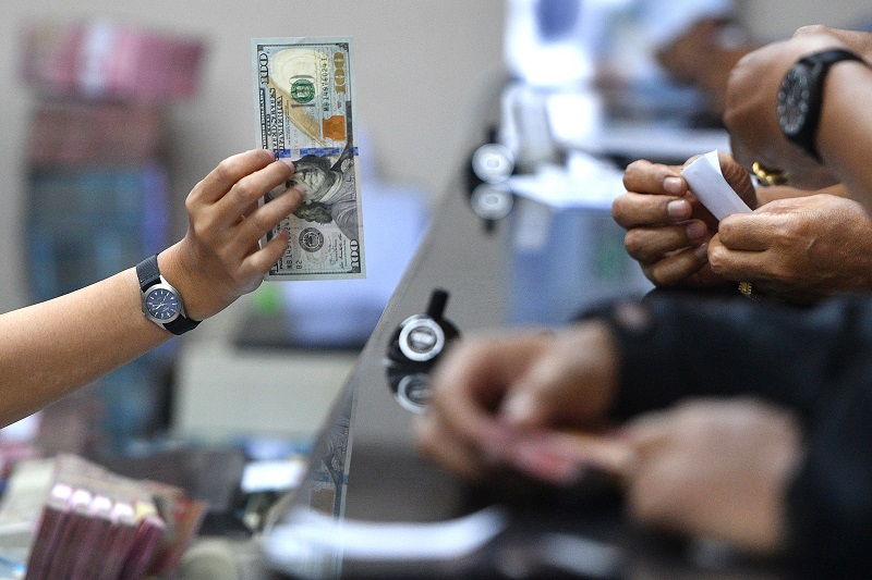 Bank Indonesia kuras cadev Rp127 triliun demi rupiah