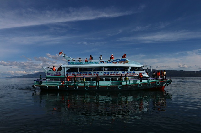 92+ Gambar Perahu Di Danau Toba Paling Keren