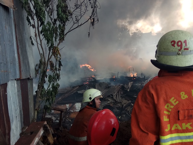 Kebakaran melalap rumah bedeng di Kedoya Jakbar