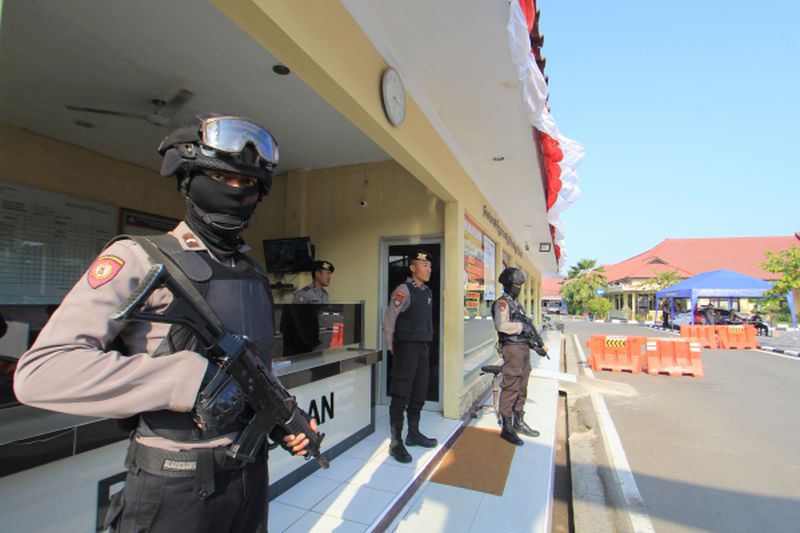 Polisi lacak pelaku serangan bom panci di Mapolres Indramayu