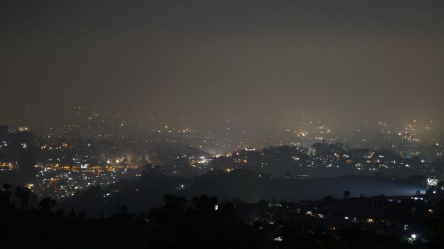Menikmati malam dari Punclut Bandung