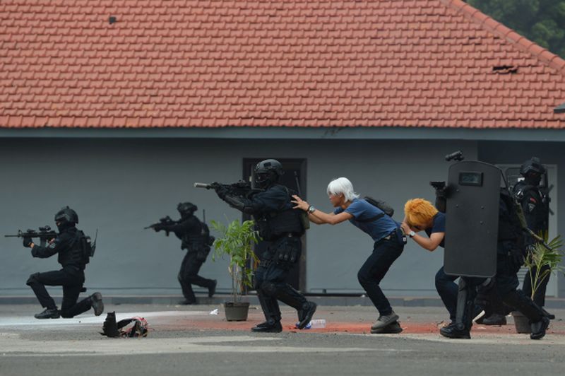 Ditangkap Densus, terduga teroris Pekanbaru dikenal ramah dan penolong