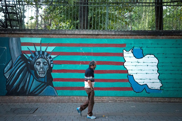 Sanksi AS kembali, krisis ekonomi dan politik Iran terancam kian parah