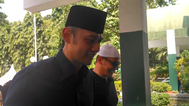 Prabowo dan Sandiaga tiba di KPU, SBY absen