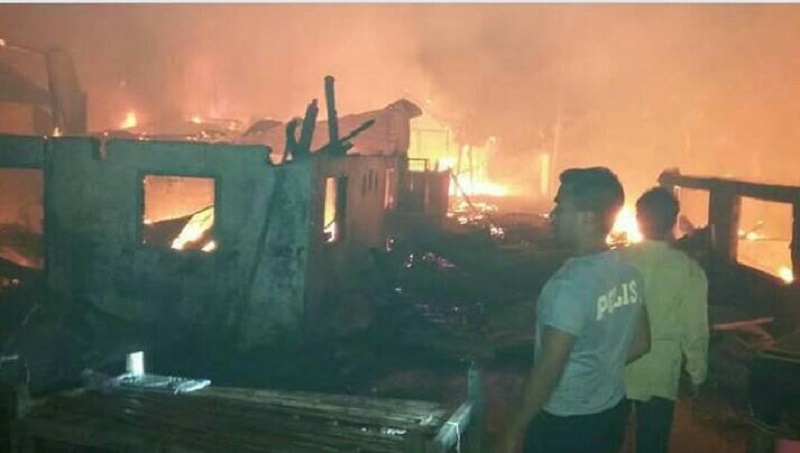 Gempa 7 SR, puluhan rumah di Pulau Bungin Sumbawa terbakar