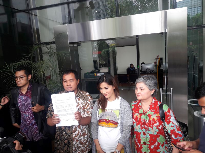 Serahkan bukti, MAKI dan Nadia Mulya desak KPK lanjutkan kasus Century