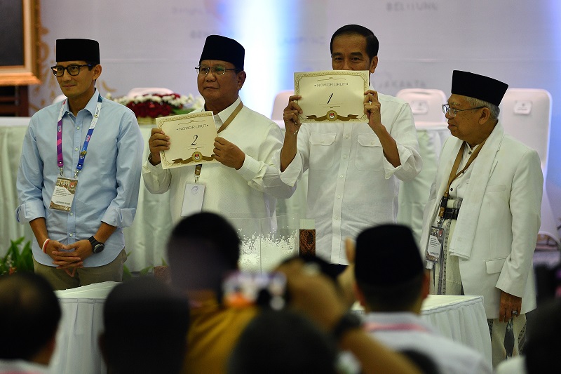 Nomor urut capres, Prabowo ambil alih salam dua jari Jokowi