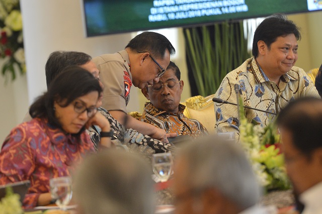 Rupiah tembus Rp15.000, Jokowi disarankan reshuffle menteri