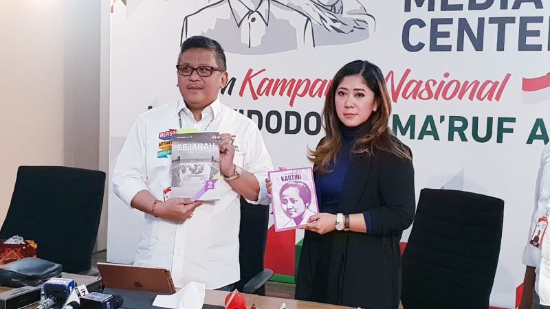 Samakan Ratna dengan Cut Nyak Dien, Hanum Rais dihadiahi buku sejarah SMP