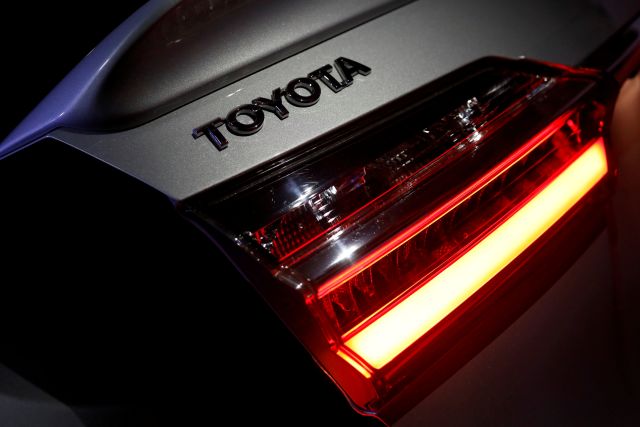 Toyota recall 2,43 juta Prius dan Auris hybrid