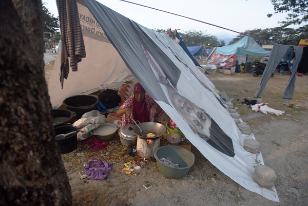 Kemlu: Indonesia tidak melarang relawan asing bantu Palu