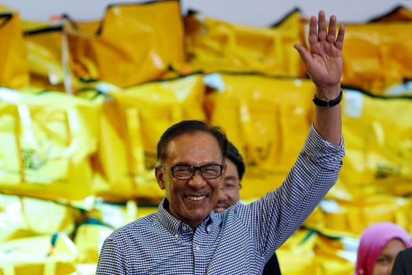 Menang pemilu sela, Anwar Ibrahim dilantik jadi anggota parlemen