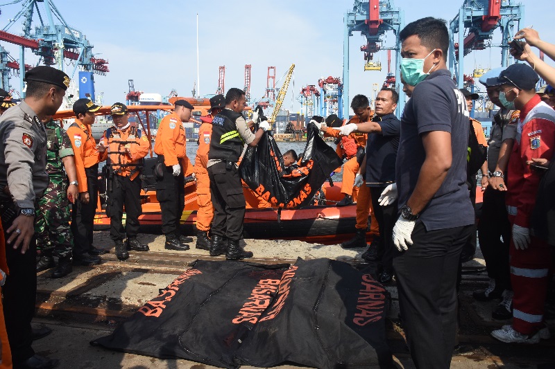 Lima kantong jenazah korban Lion Air dibawa ke RS Polri