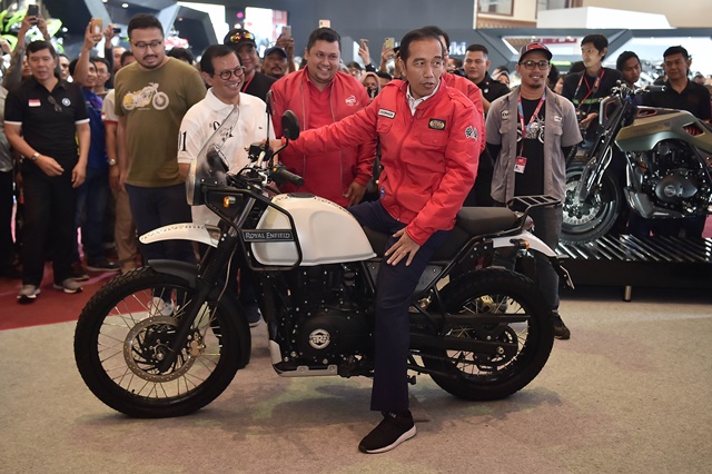 Presiden Jokowi coba motor di IMOS 2018 