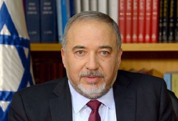 Menteri pertahanan Israel mengundurkan diri