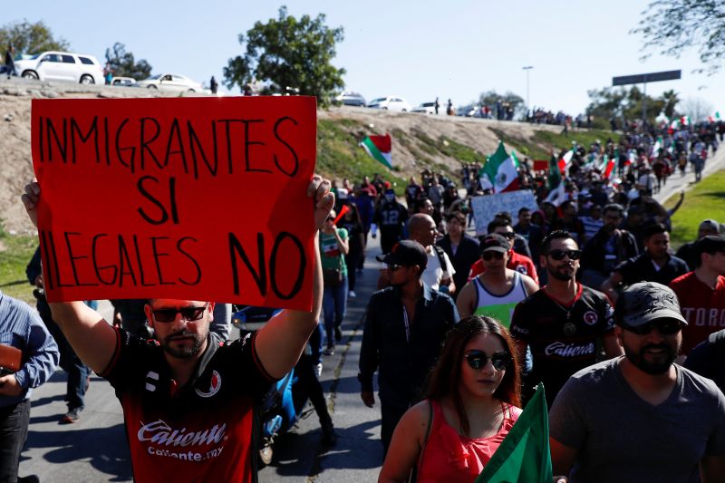 Rombongan migran Amerika Tengah ditolak masuk Tijuana