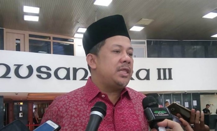 Fahri Hamzah berharap Jokowi dan Prabowo pelukan di Reuni 212