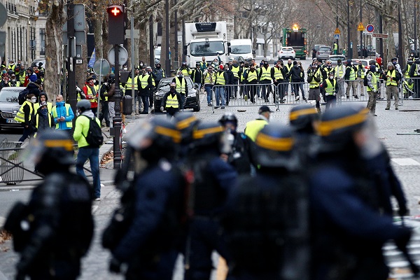 Akibat protes rompi kuning, Prancis tunda kenaikan harga BBM