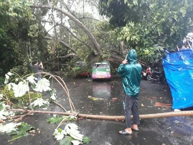 Hujan dan angin puting beliung di Bogor tewaskan 1 orang