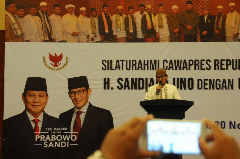 Survei: Elektabilitas Prabowo-Sandi naik, Jokowi-Maruf turun